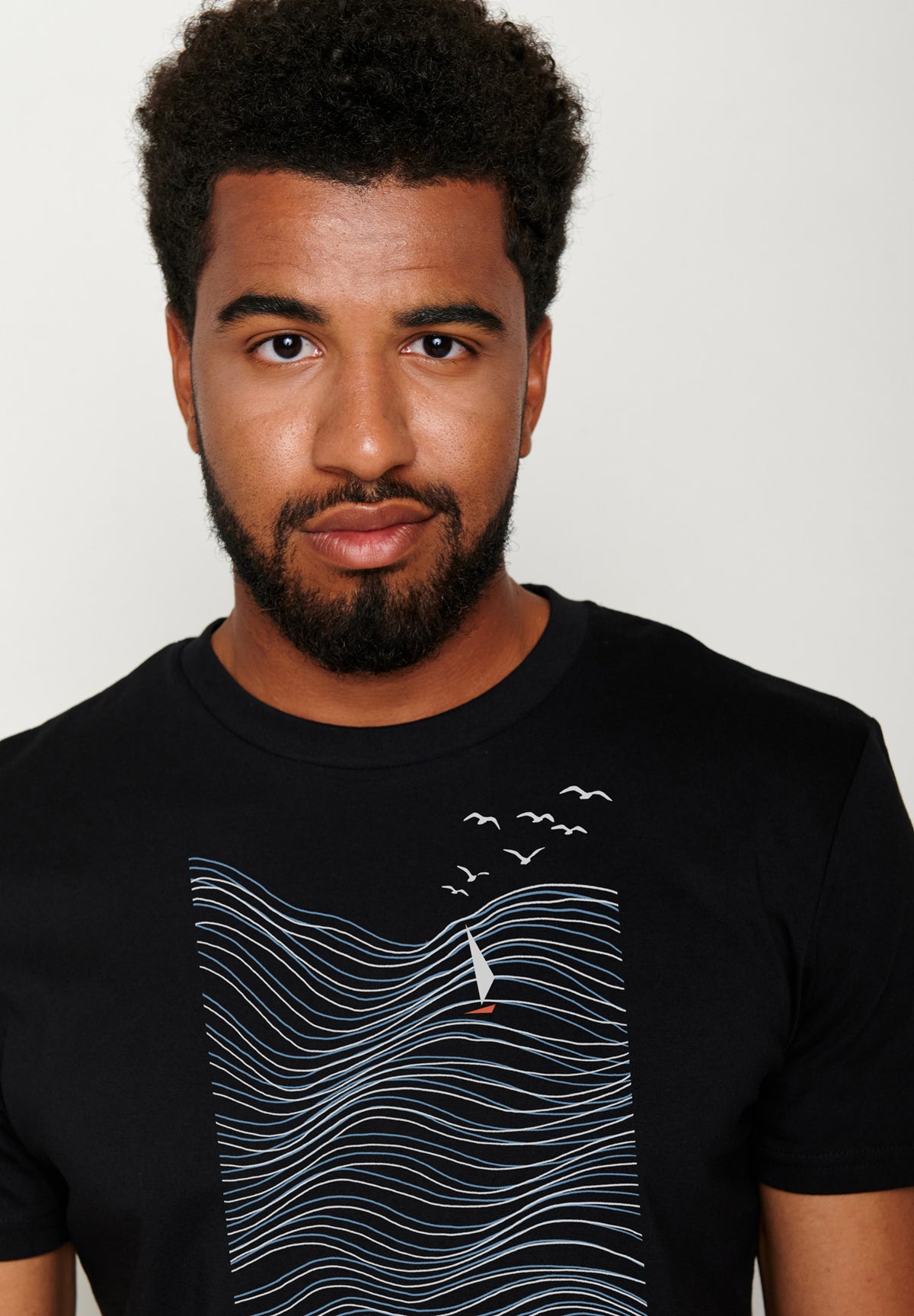 Black: Sportliches T-Shirt aus Bio-Baumwolle für Herren [16462]
