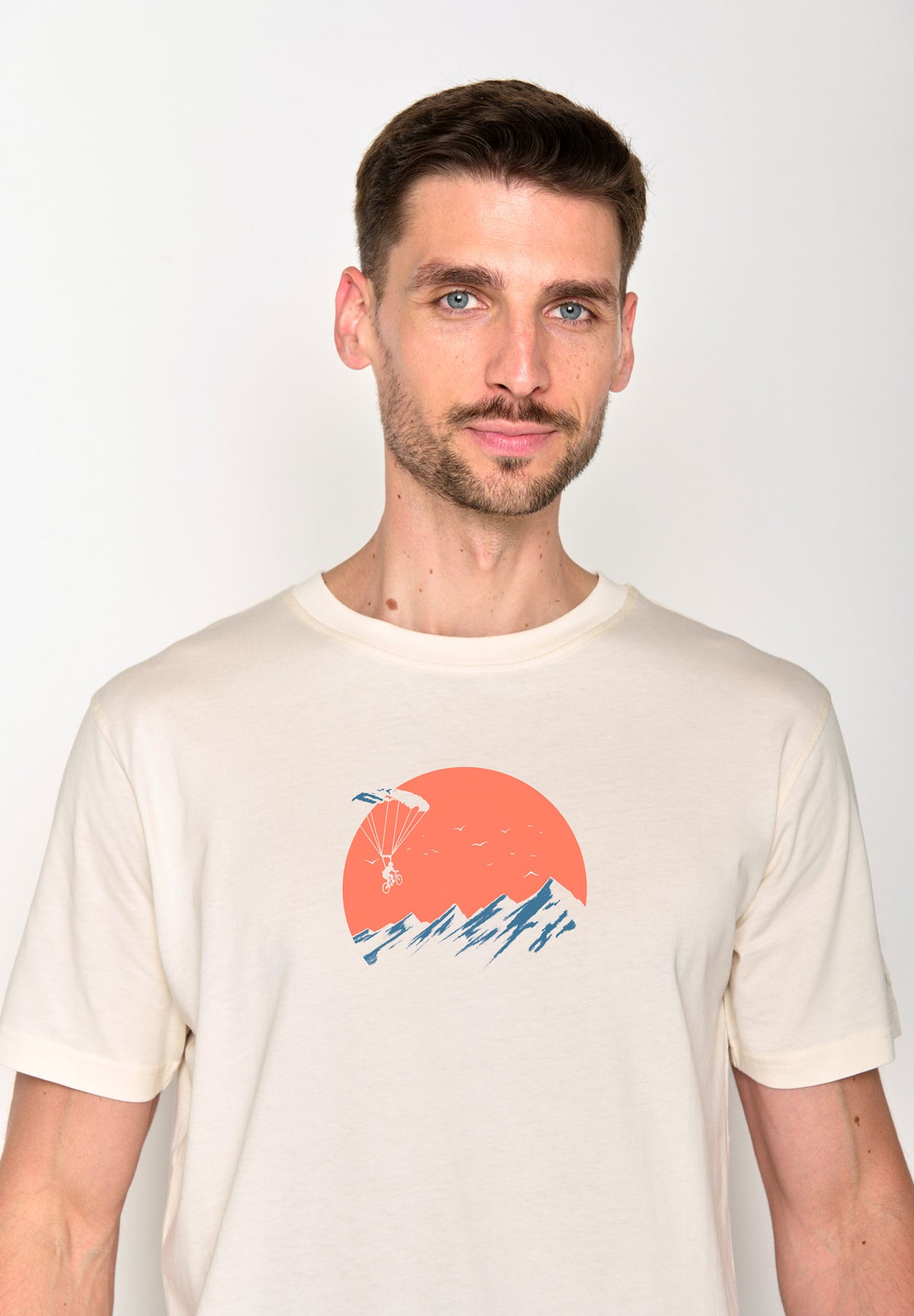 Creme White: Lässiges Oversize-T-Shirt aus Bio-Baumwolle für Herren [16493]