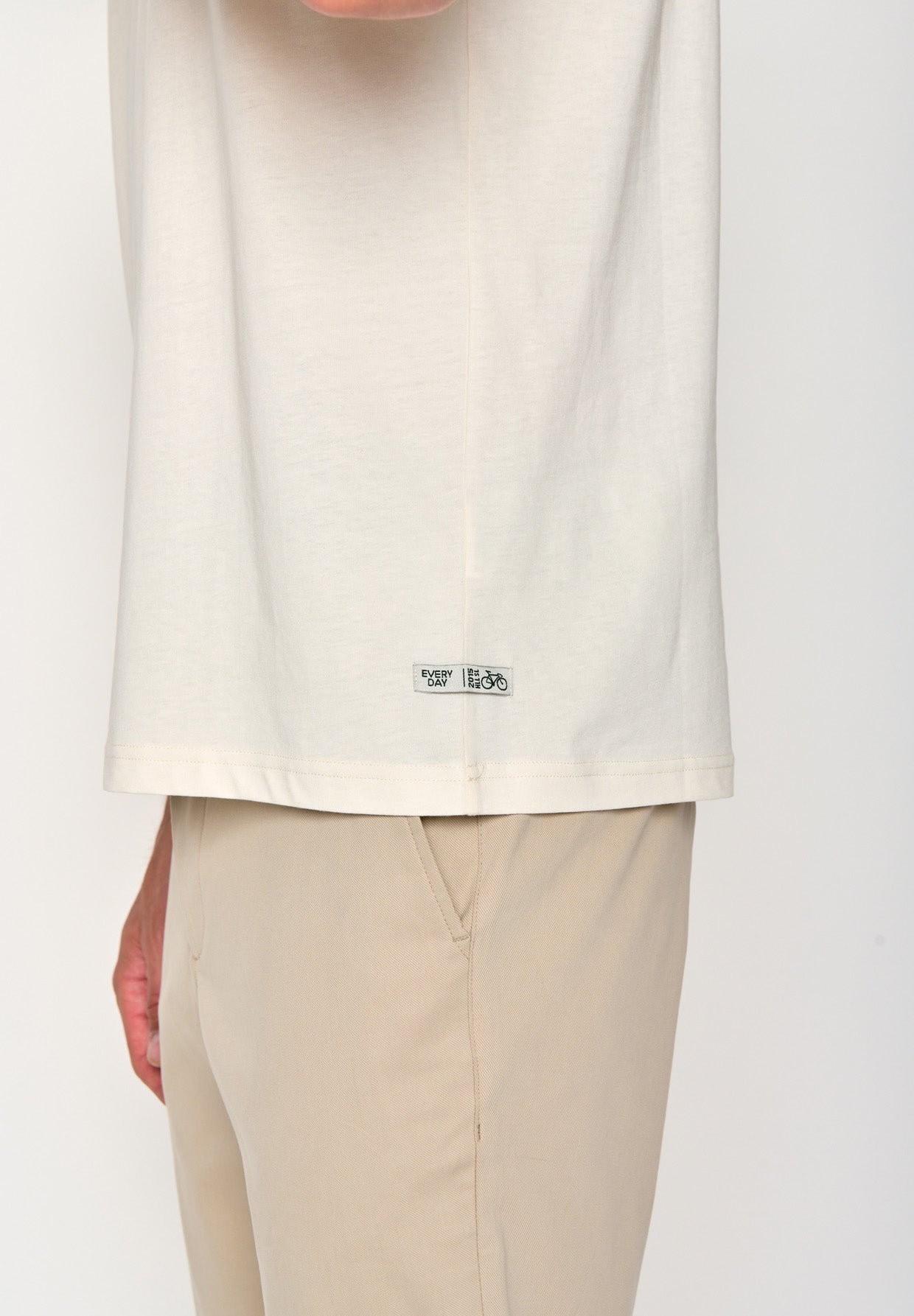 Creme White: Lässiges Oversize-T-Shirt aus Bio-Baumwolle für Herren [16494]