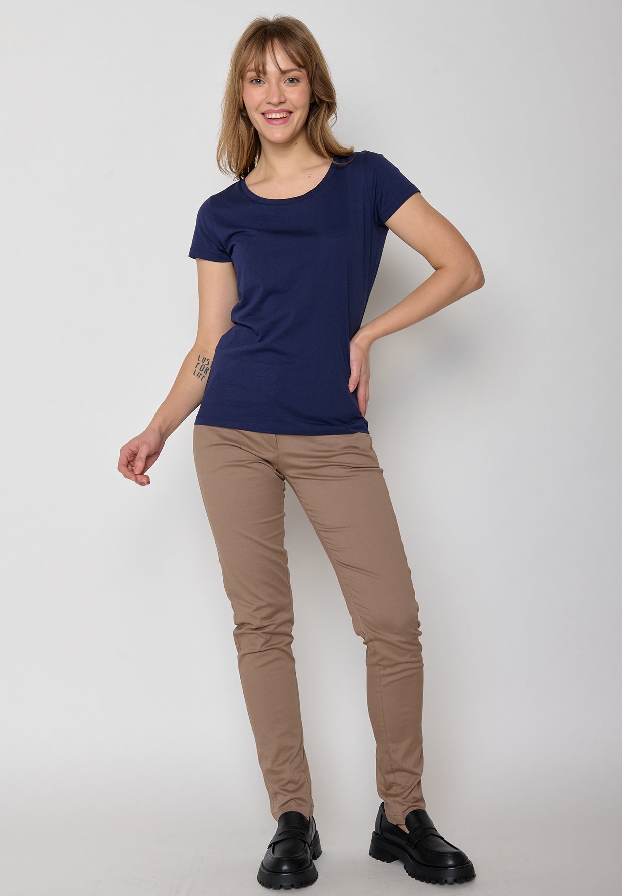 Dark Navy: Sportliches T-Shirt aus Bio-Baumwolle für Damen [165]