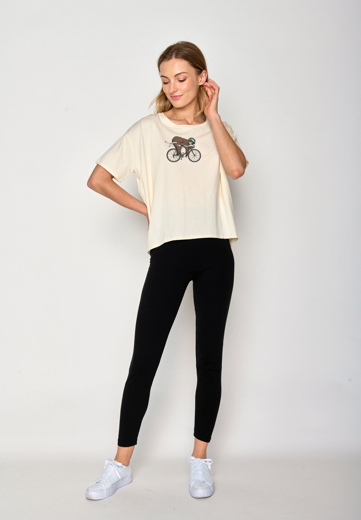 Creme White: Lässiges T-Shirt aus Bio-Baumwoll-Mix für Damen [16744]