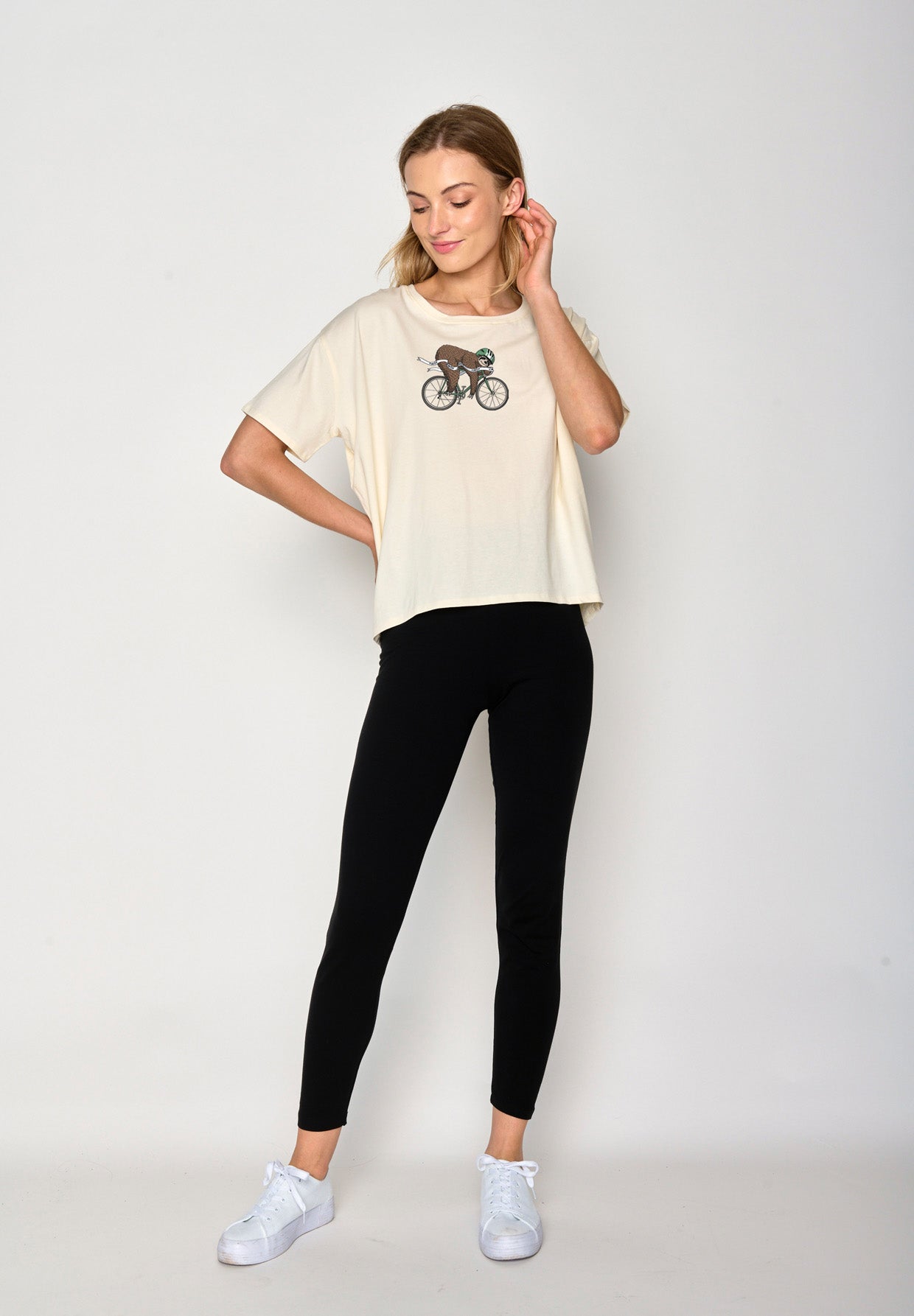 Creme White: Lässiges T-Shirt aus Bio-Baumwoll-Mix für Damen [16744]