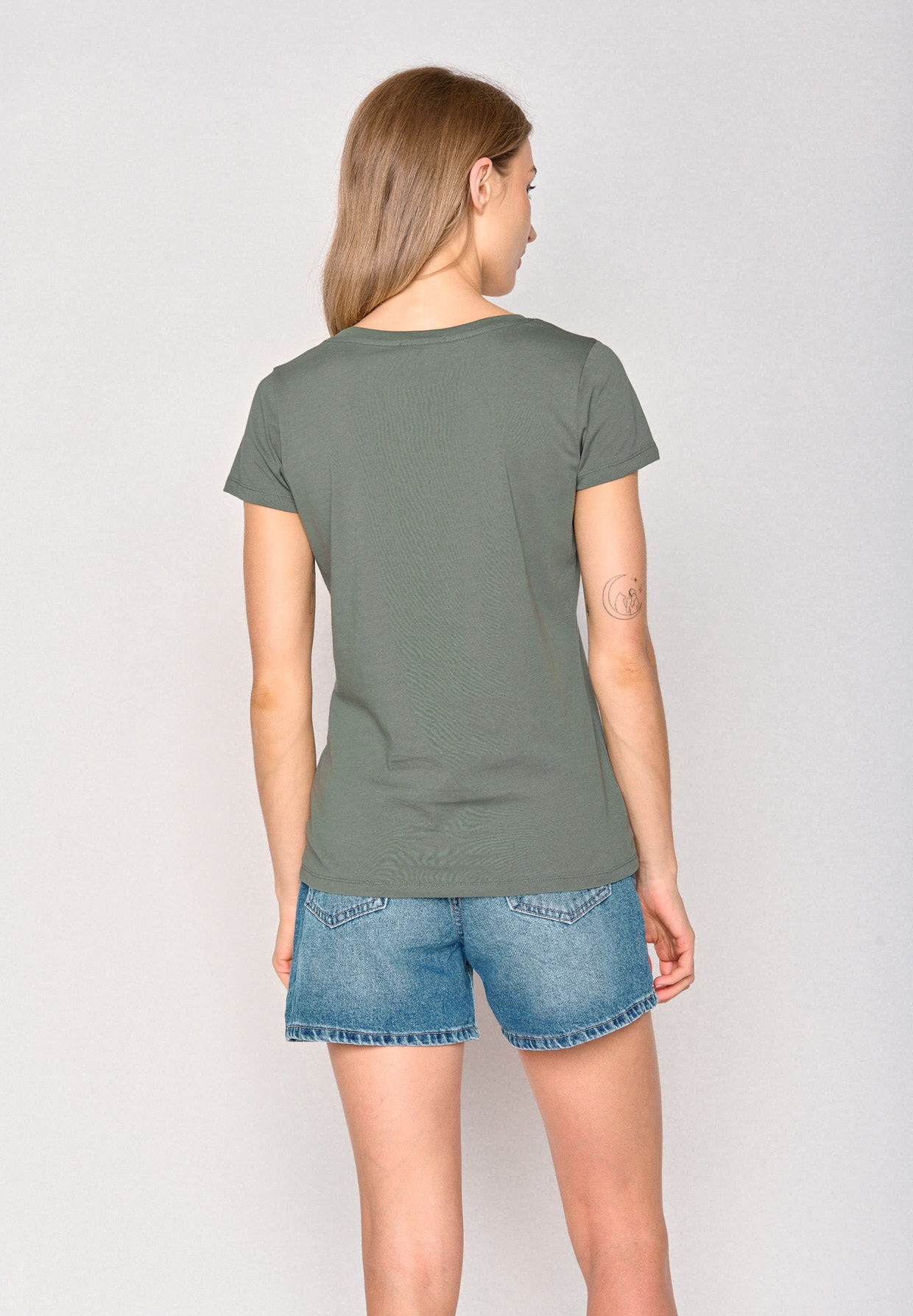 Olive: Lässiges T-Shirt aus Bio-Baumwolle für Damen [16751]