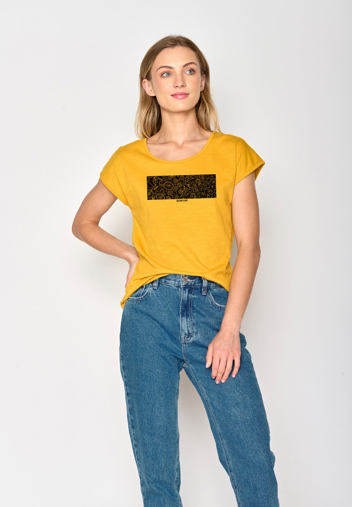 Golden Yellow: Lässiges T-Shirt aus Bio-Baumwolle für Damen [16859]