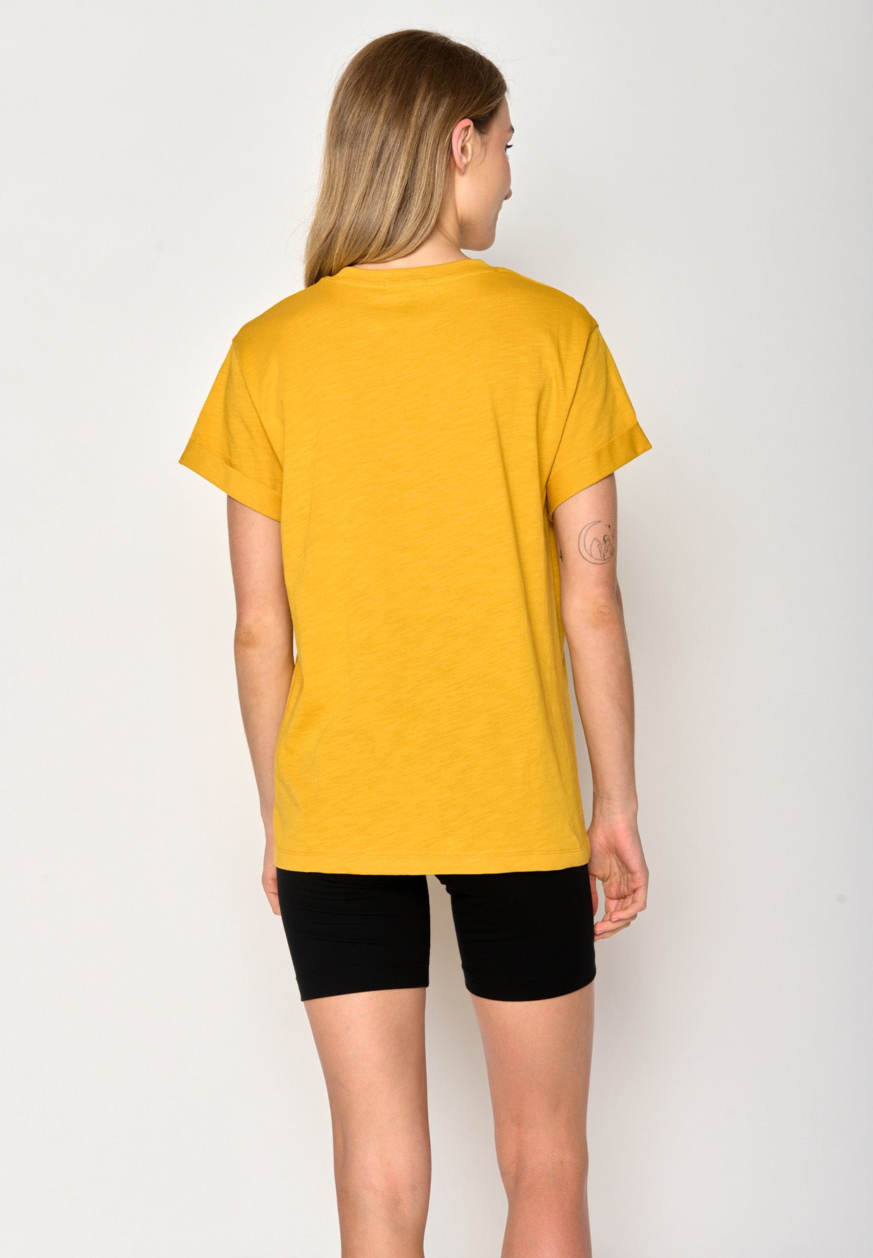 Golden Yellow: Lässiges T-Shirt aus Bio-Baumwolle für Damen [16966]