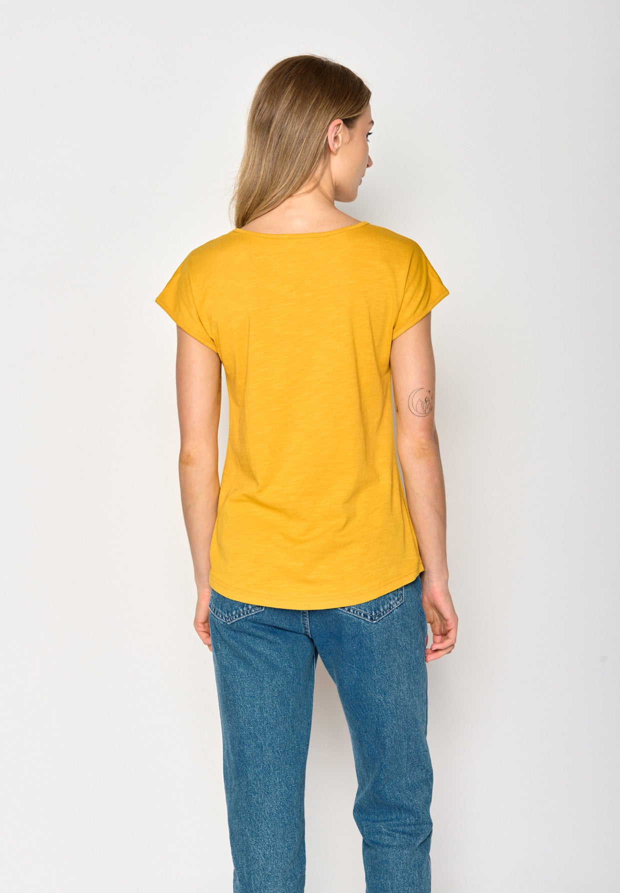 Golden Yellow: Sportliches T-Shirt aus Bio-Baumwolle für Damen [17160]