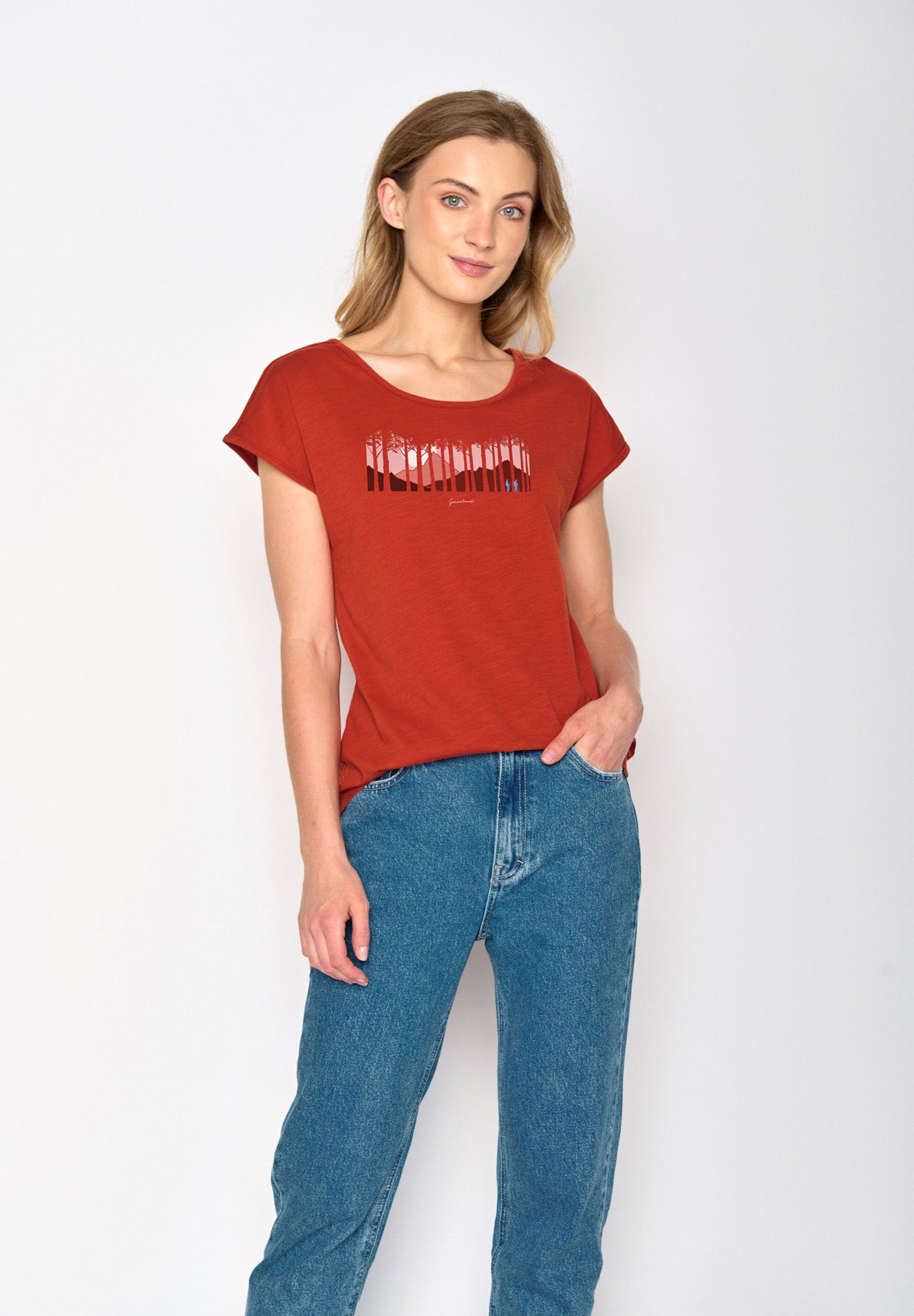 Clay Red: Lässiges T-Shirt aus Bio-Baumwolle für Damen [17209]