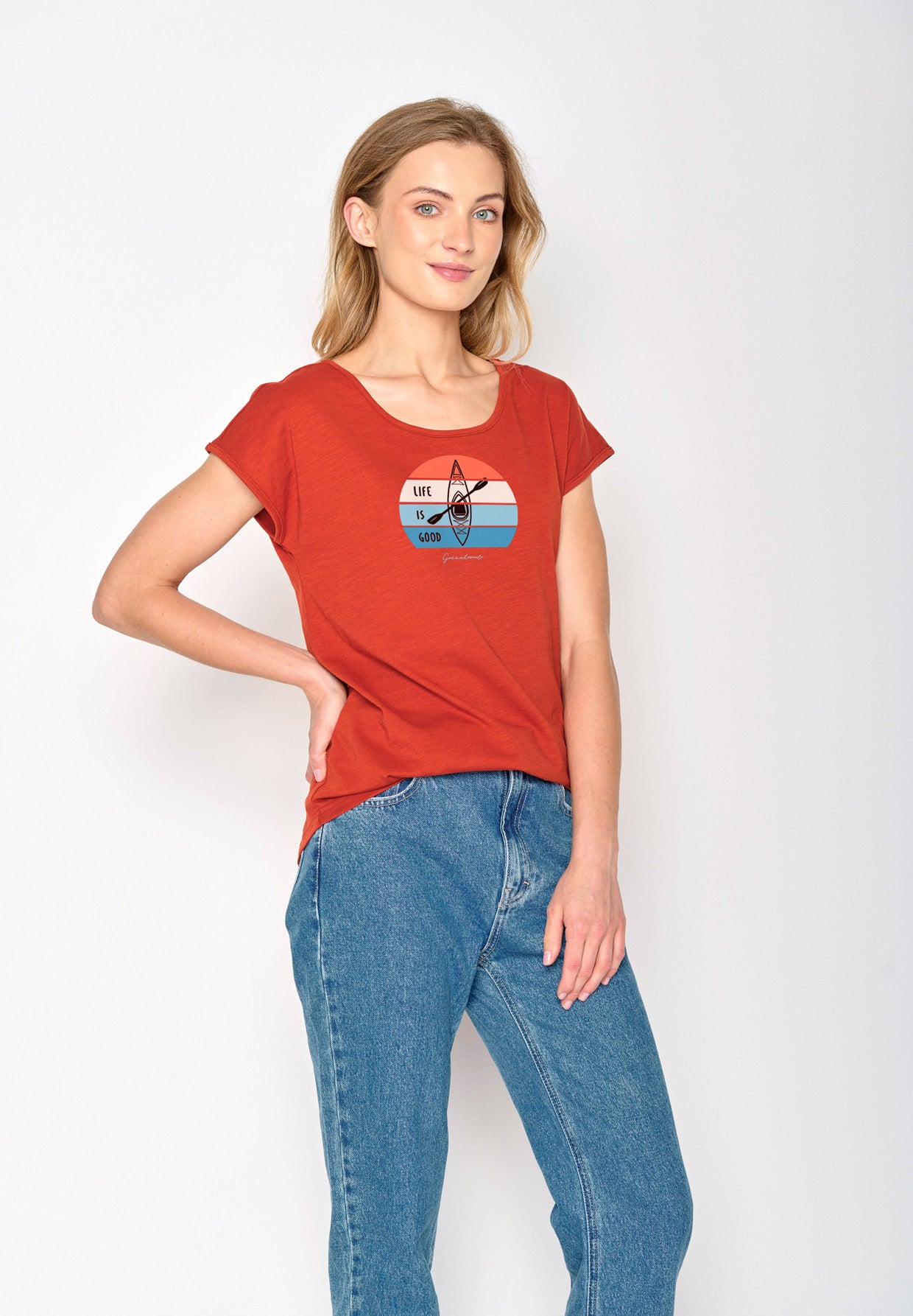 Clay Red: Lässiges T-Shirt aus Bio-Baumwolle für Damen [17236]