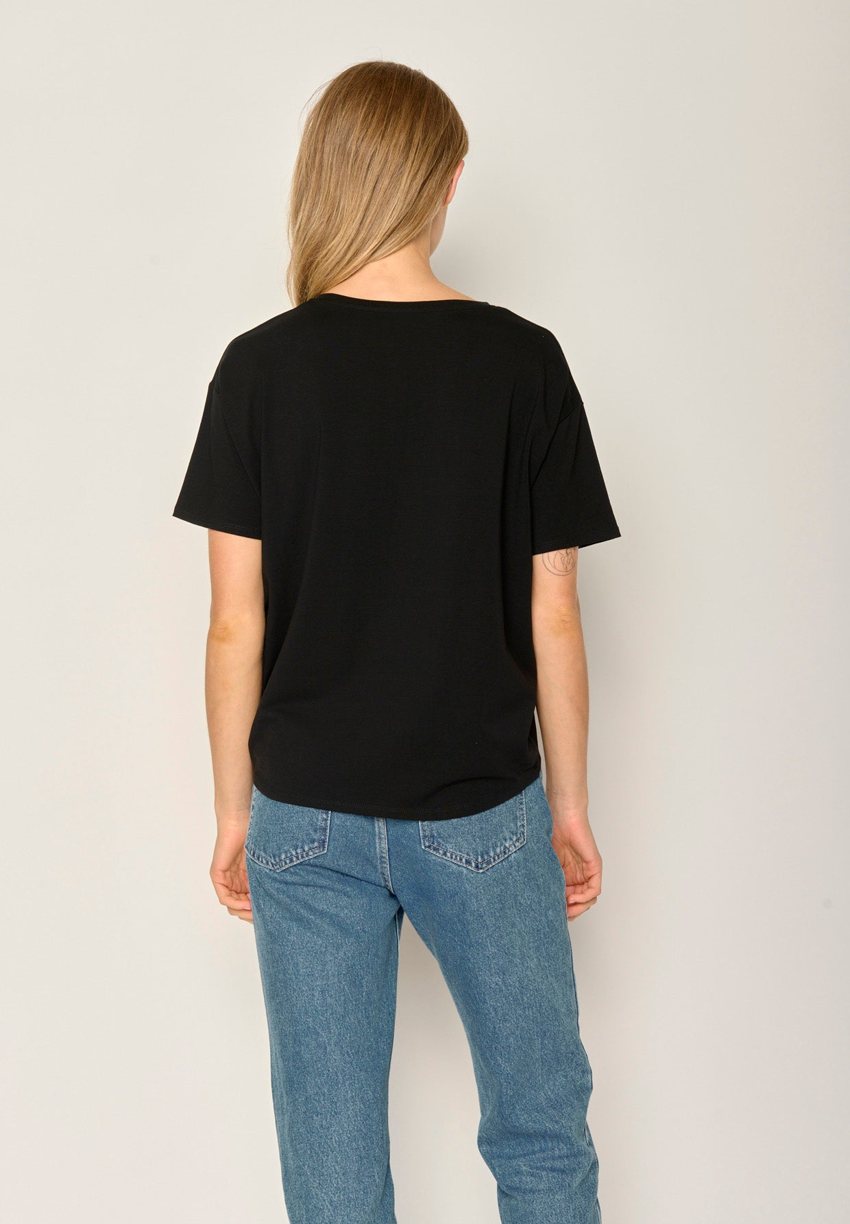 Black: Lässiges T-Shirt aus Bio-Baumwoll-Mix für Damen [17242]