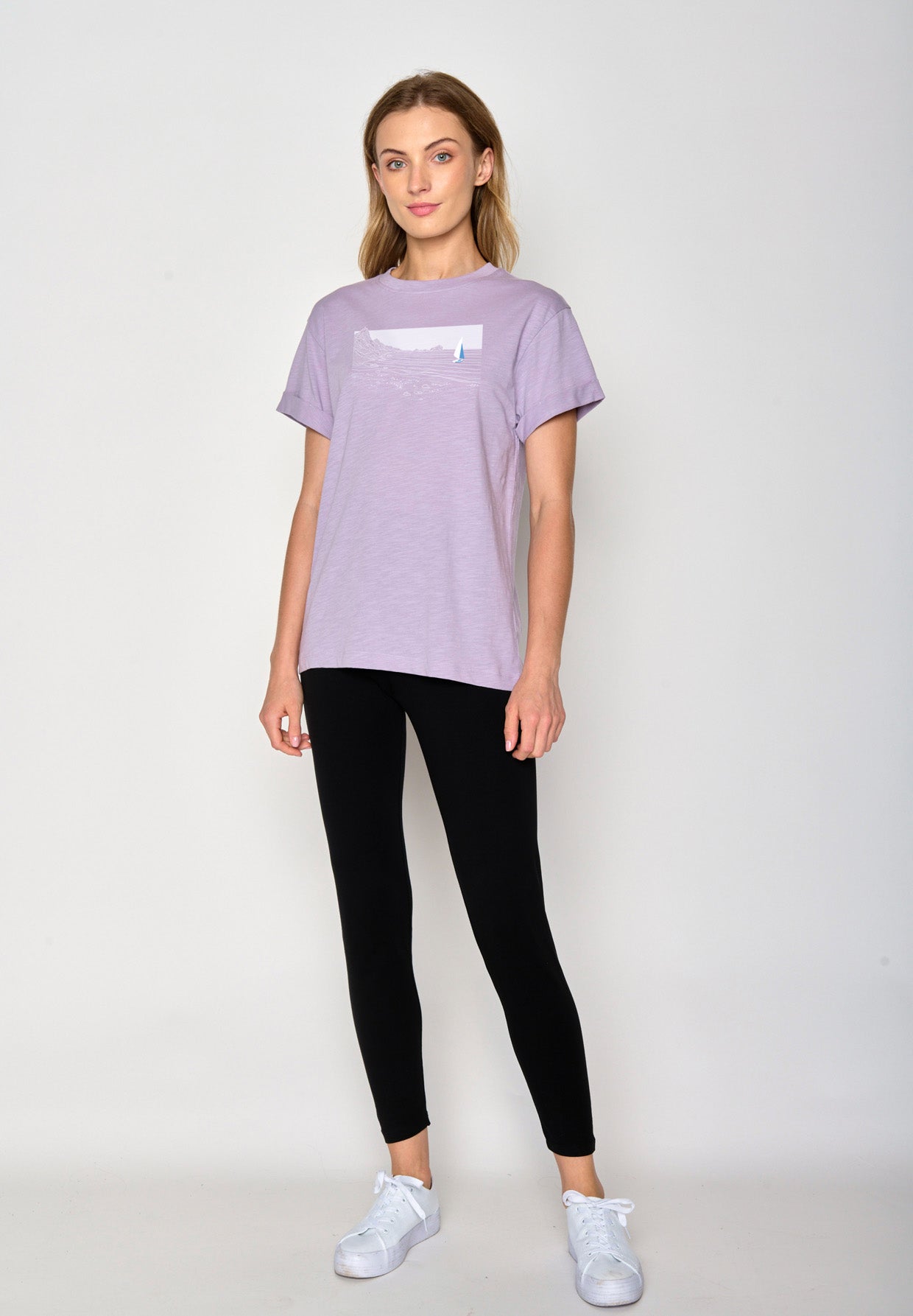 Lilac: Lässiges T-Shirt aus Bio-Baumwolle für Damen [17325]