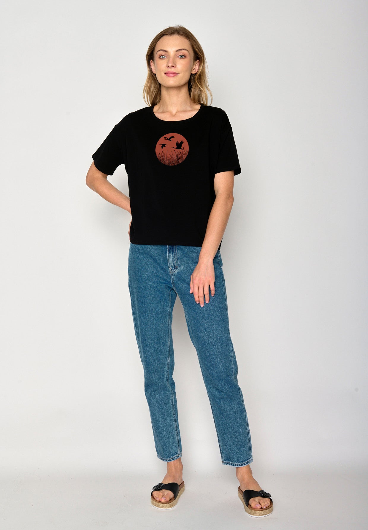 Black: Lässiges T-Shirt aus Bio-Baumwoll-Mix für Damen [17330]