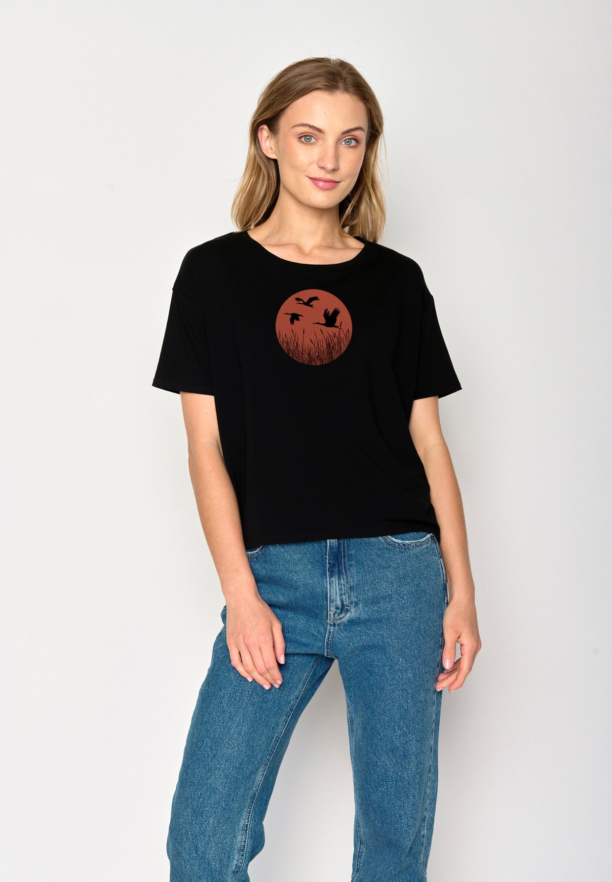 Black: Lässiges T-Shirt aus Bio-Baumwoll-Mix für Damen [17331]