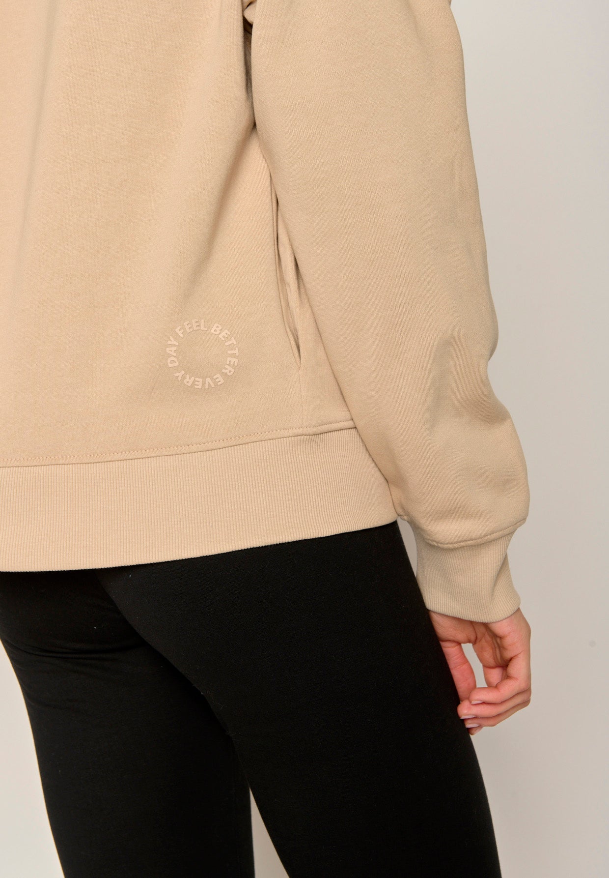 Latte: Gemütlicher Hoodie aus Bio-Baumwoll Mix für Damen [17340]