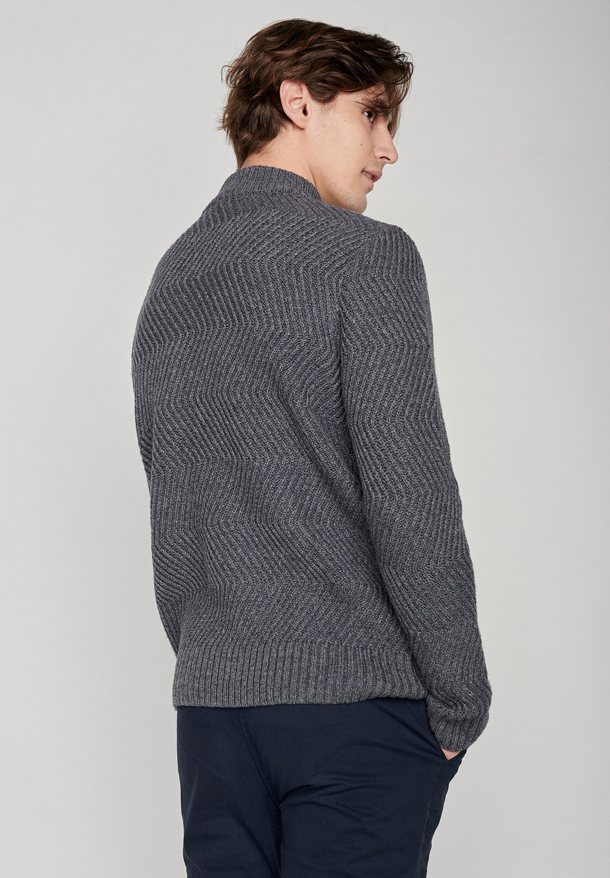 Grauer Gemütlicher Strickpullover aus Woll Mix für Herren (2)