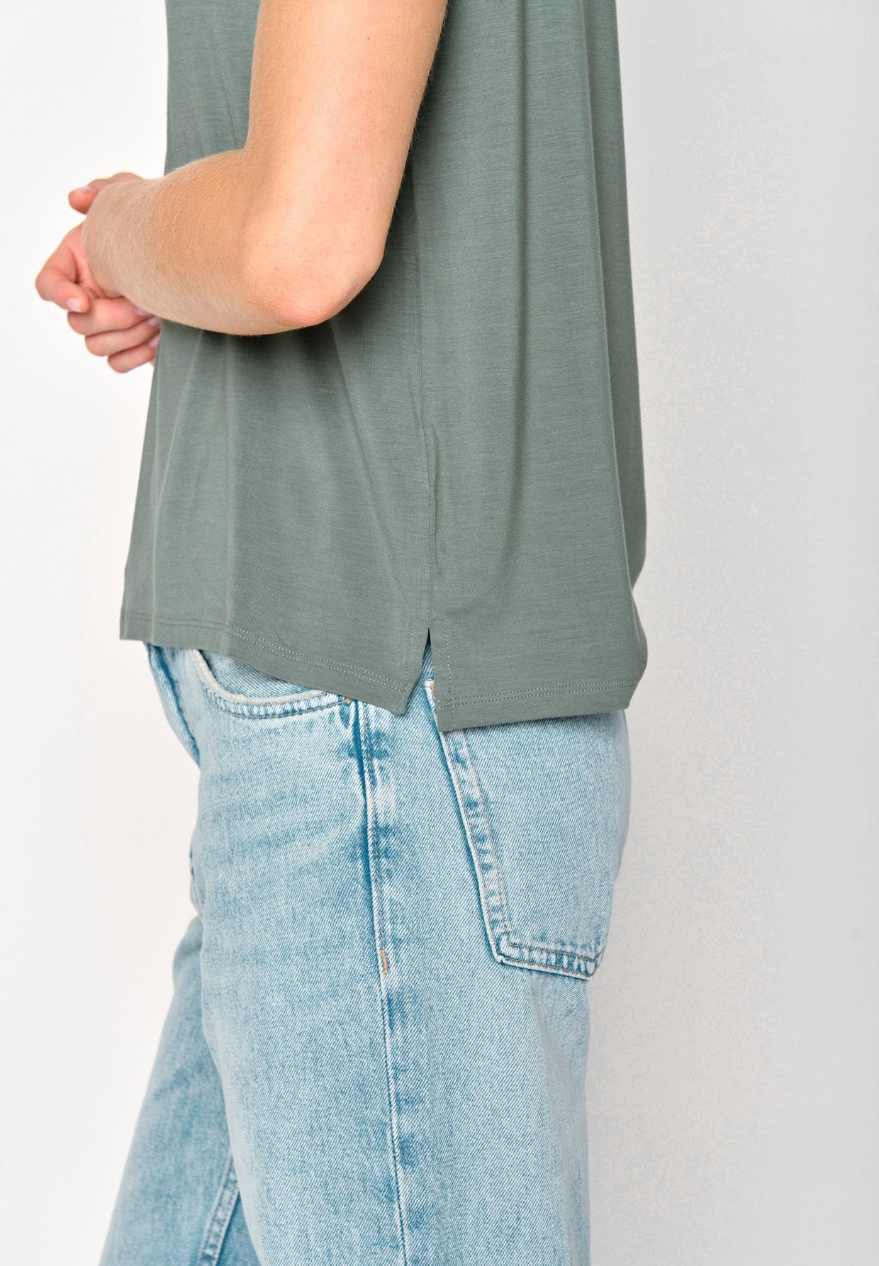 Dirty Olive: Lässiges Shirt aus LENZING™ TENCEL™ Mix für Damen [17361]