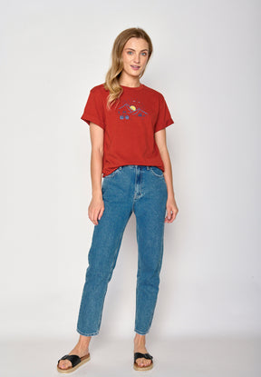 Clay Red: Lässiges T-Shirt aus Bio-Baumwolle für Damen [17375]