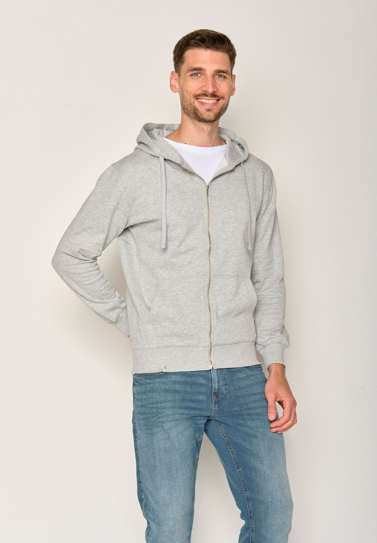 Grau:  Sportliche Zipjacke aus Bio-Baumwolle für Herren [17379]