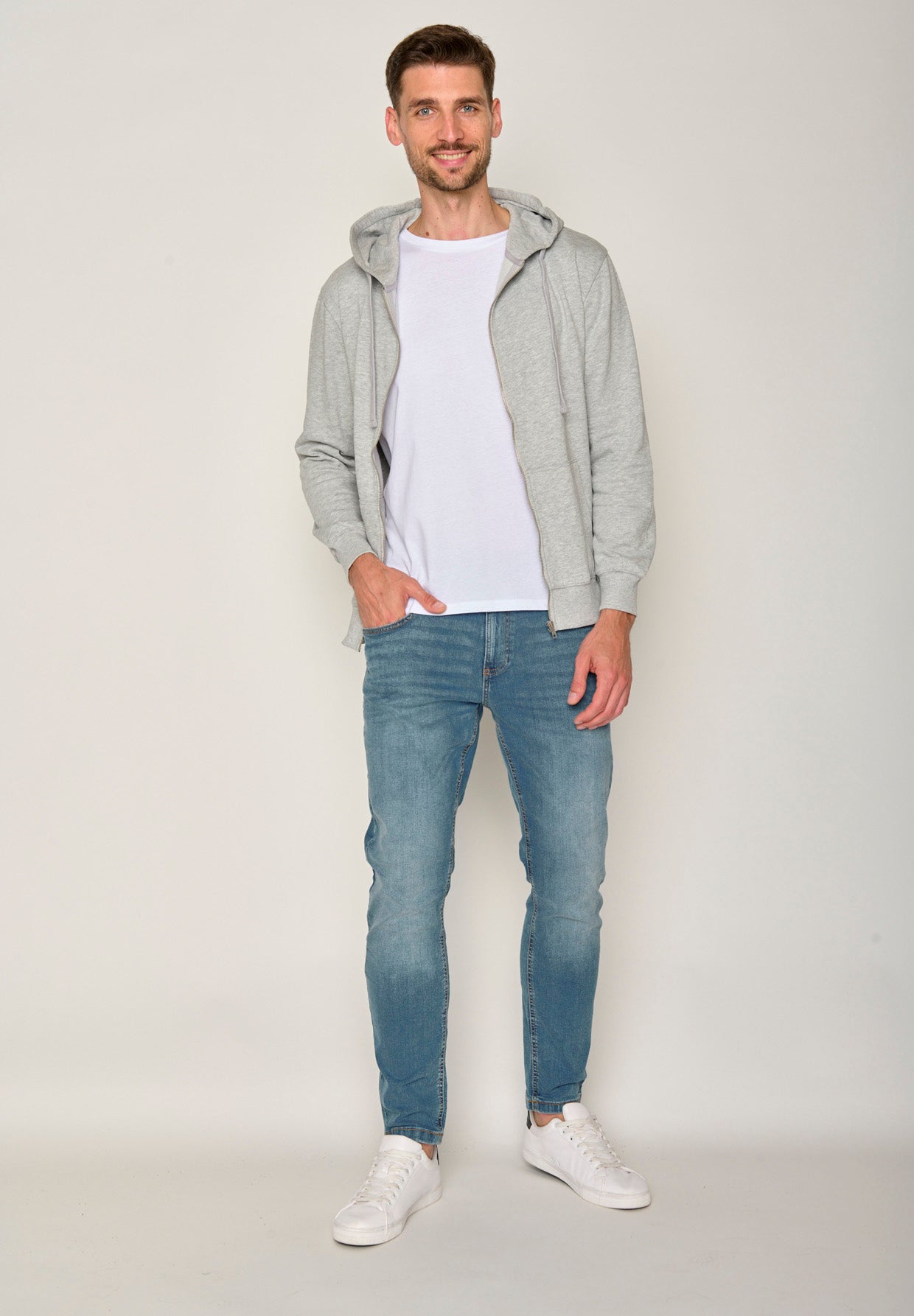 Grau:  Sportliche Zipjacke aus Bio-Baumwolle für Herren [17380]