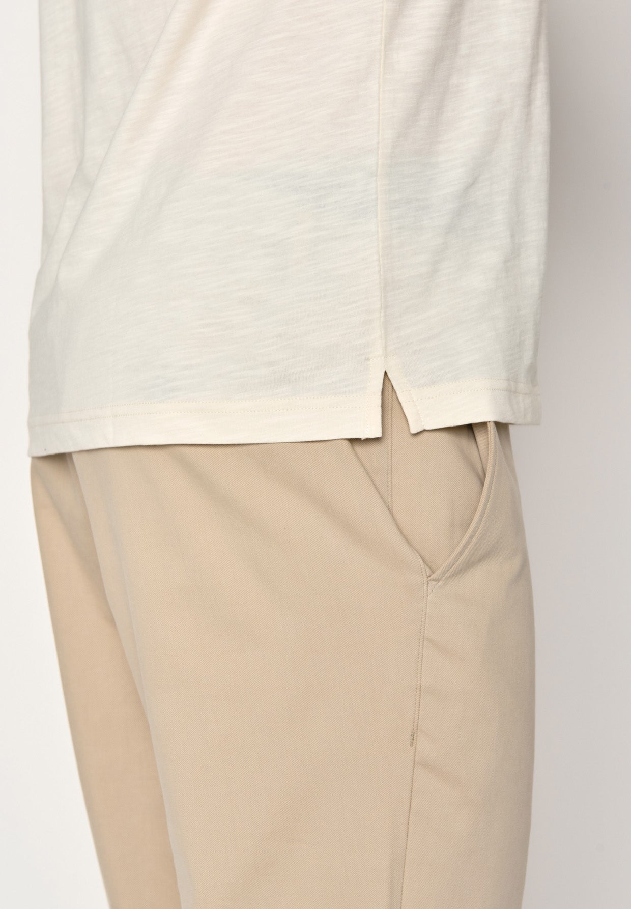 Creme White: Lässiges T-Shirt aus Bio-Baumwoll Mix für Herren [17401]