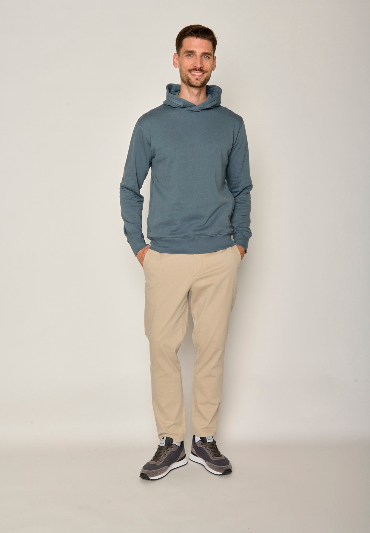 Vintage Blue: Kuschliger Hoodie aus Bio-Baumwolle für Herren [17490]