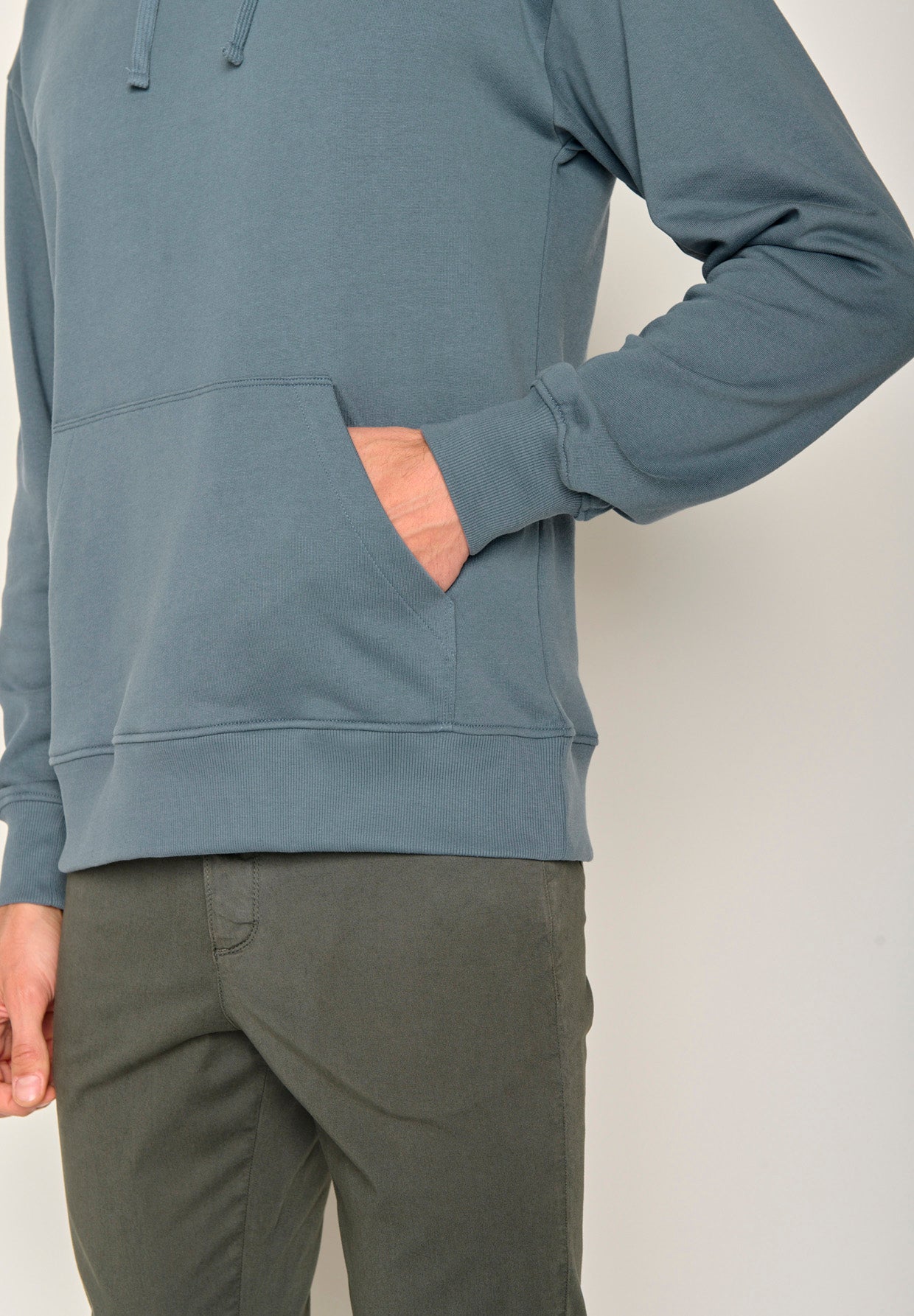 Vintage Blue: Gemütlicher Hoodie aus Bio-Baumwolle für Herren [17496]