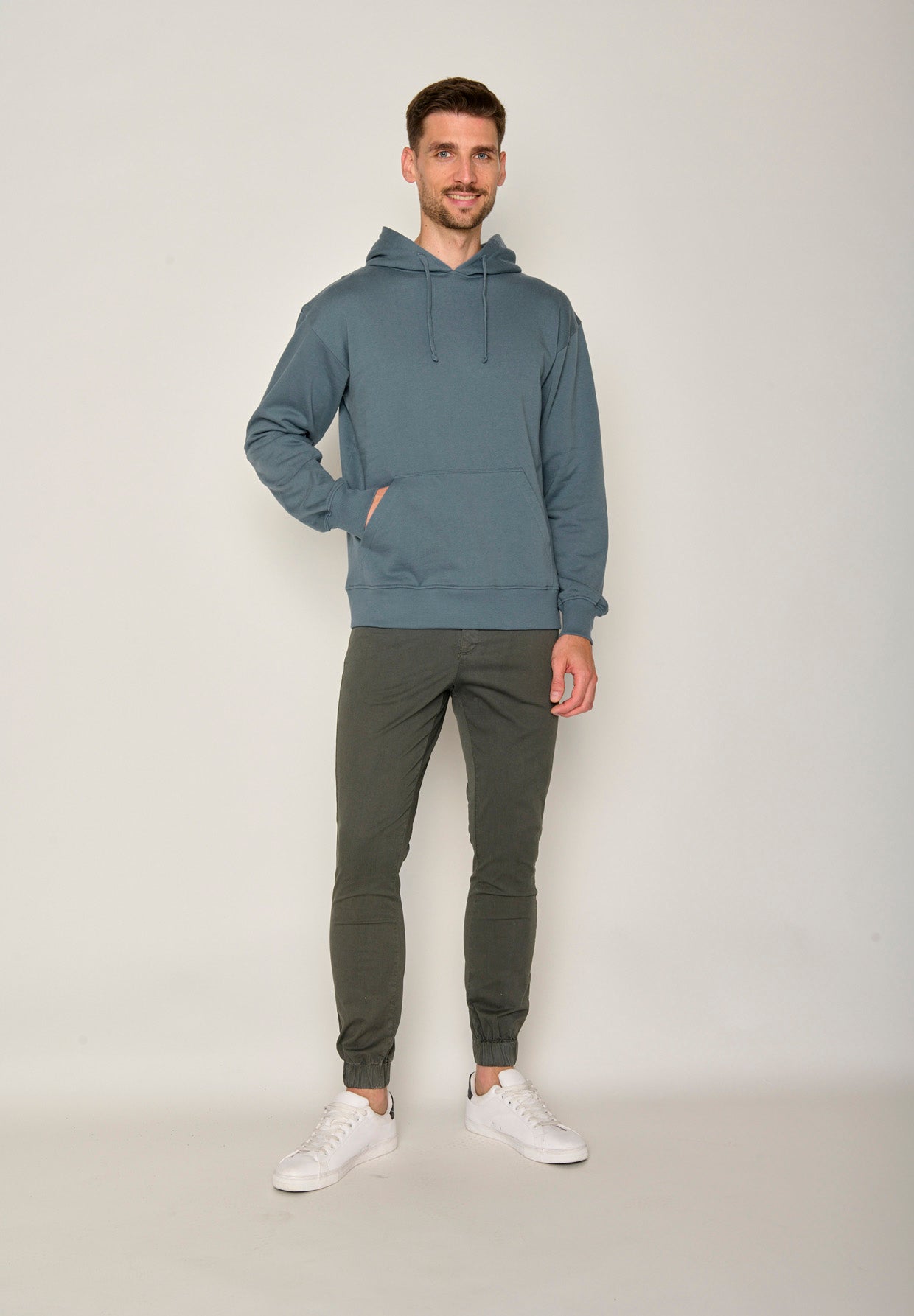 Vintage Blue: Gemütlicher Hoodie aus Bio-Baumwolle für Herren [17497]