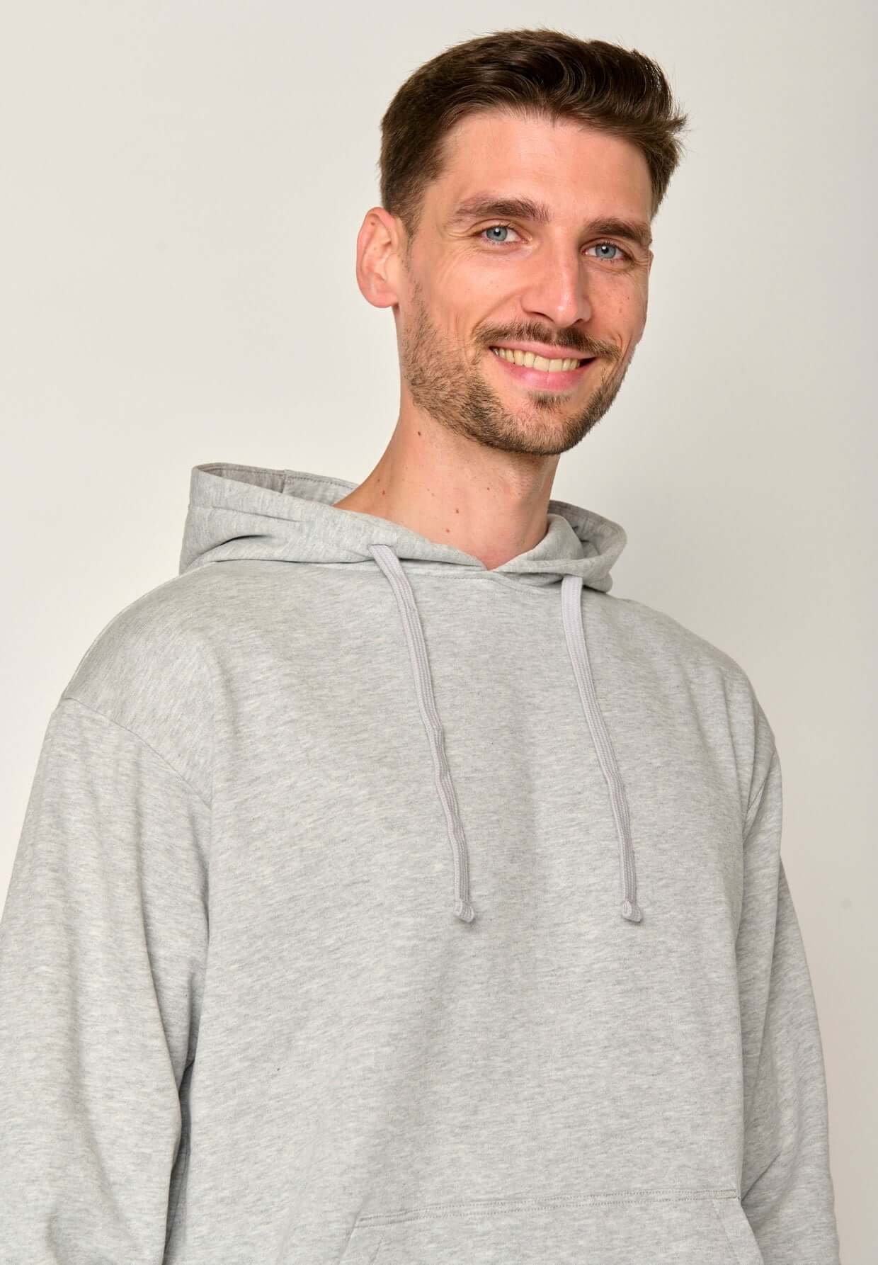Grau:  Gemütlicher Hoodie aus Bio-Baumwolle für Herren [17506]