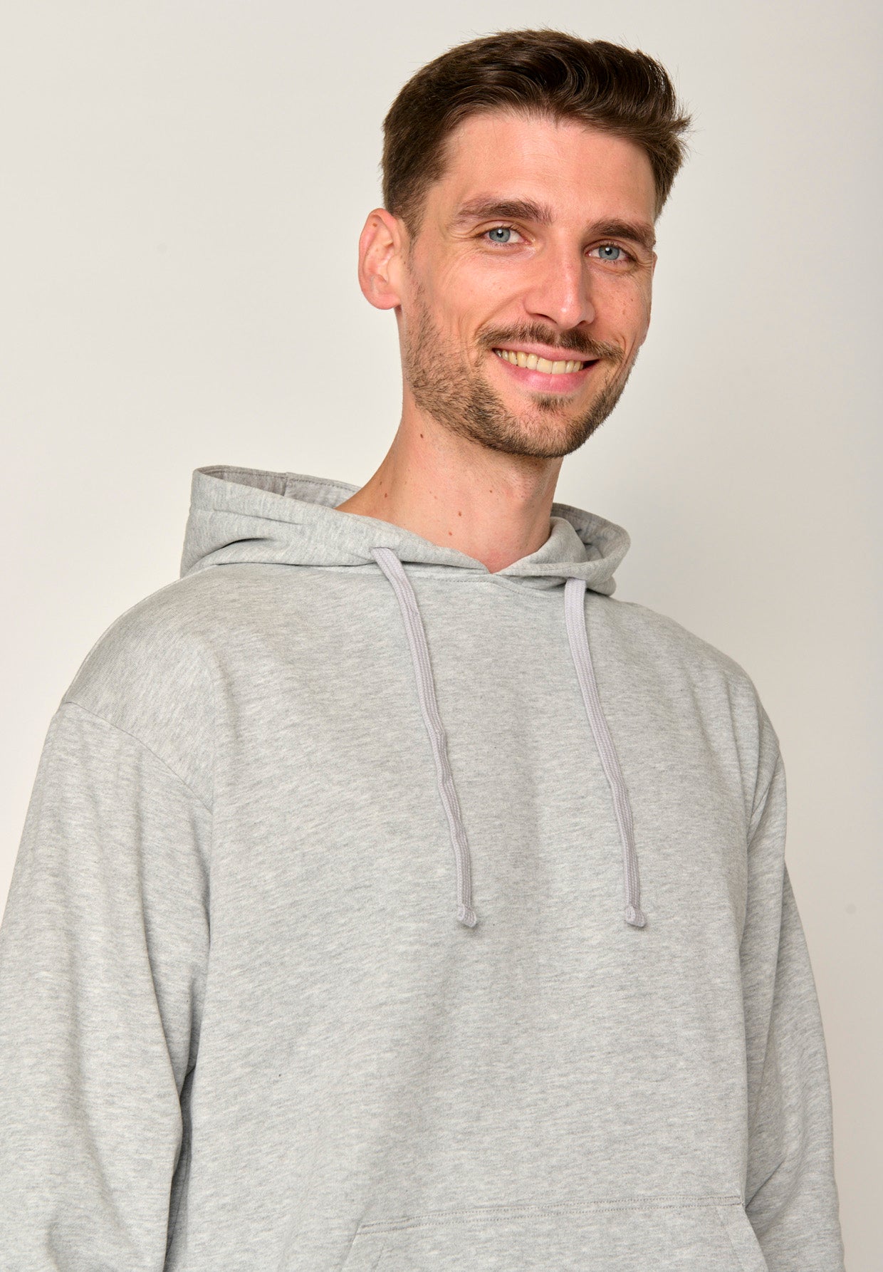 Heather Grey: Gemütlicher Hoodie aus Bio-Baumwolle für Herren [17506]