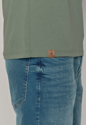 Pale Green: Lässiges T-Shirt aus Bio-Baumwolle für Herren [17530]