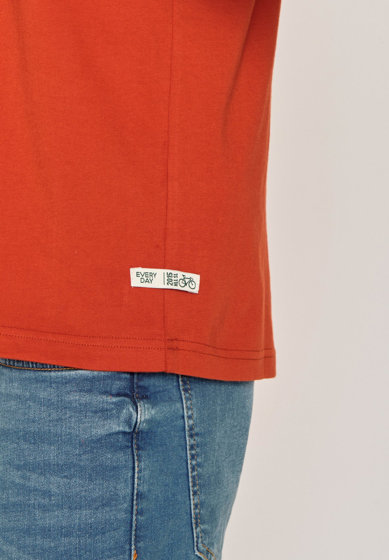 Clay Red: Lässiges Oversize-T-Shirt aus Bio-Baumwolle für Herren [17536]