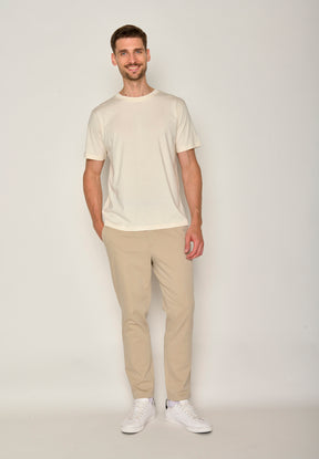 Creme White: Lässiges T-Shirt aus Bio-Baumwolle für Herren [17545]