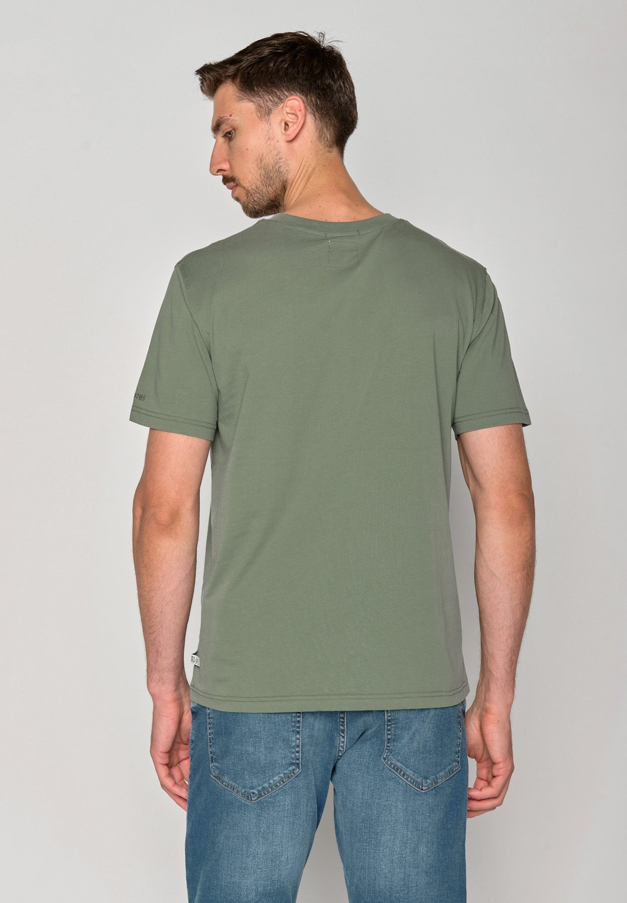 Pale Green: Lässiges T-Shirt aus Bio-Baumwolle für Herren [17554]