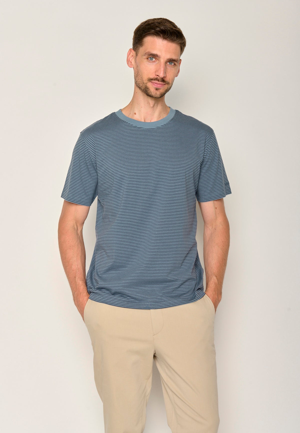 Ocean Stripes: Lässiges Oversize-T-Shirt aus Bio-Baumwolle für Herren [17559]