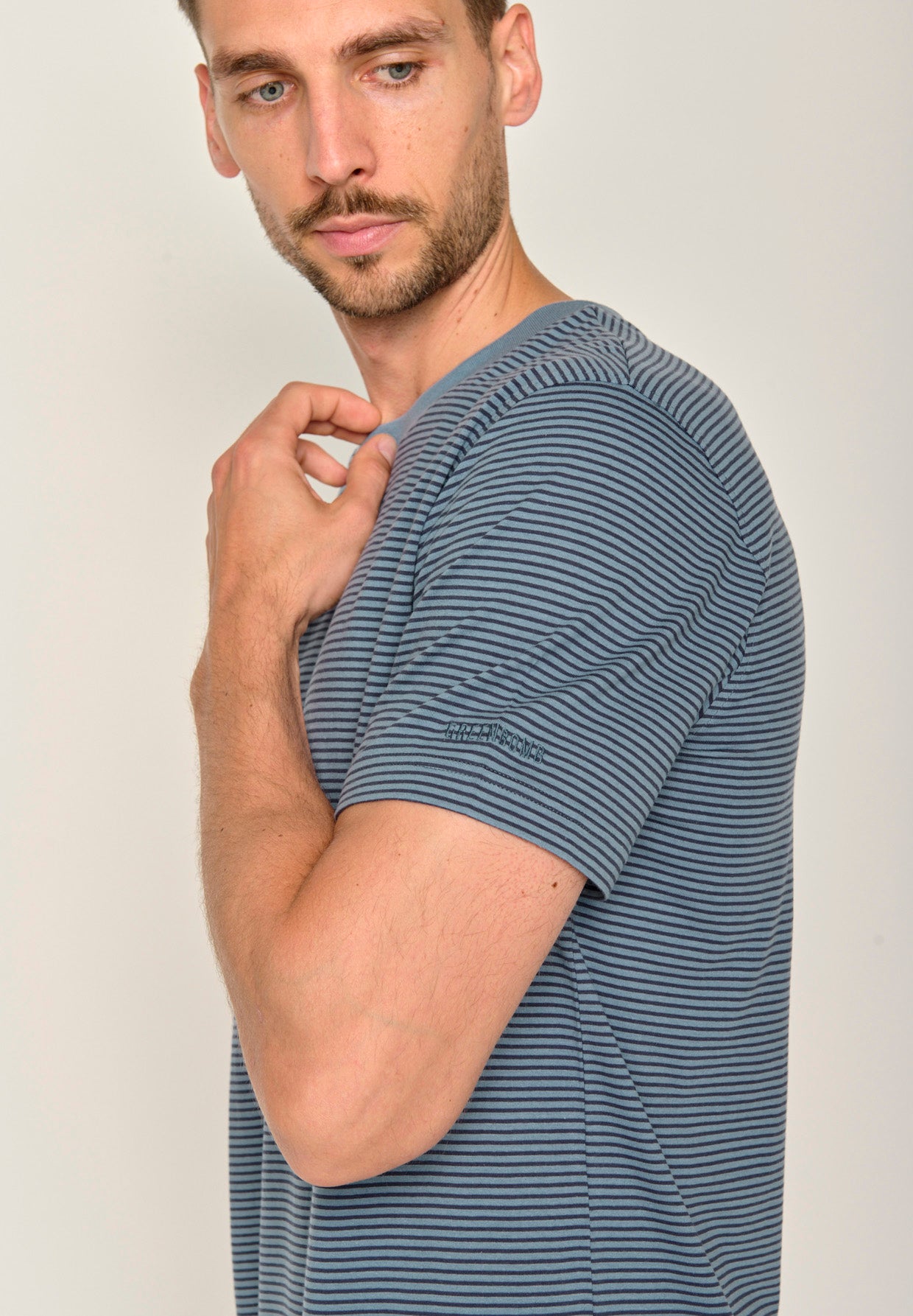 Ocean Stripes: Lässiges Oversize-T-Shirt aus Bio-Baumwolle für Herren [17563]