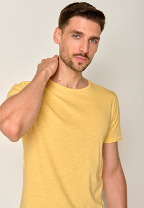Pastel Yellow: Sportliches T-Shirt aus Bio-Baumwolle für Herren [17577]