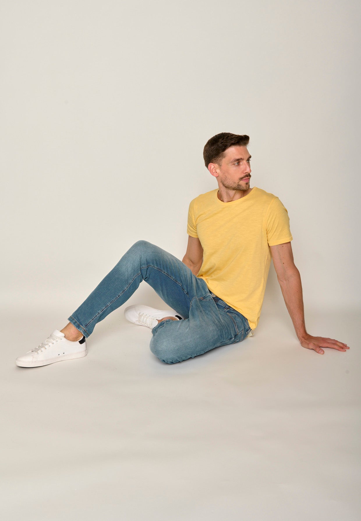 Pastel Yellow: Sportliches T-Shirt aus Bio-Baumwolle für Herren [17580]