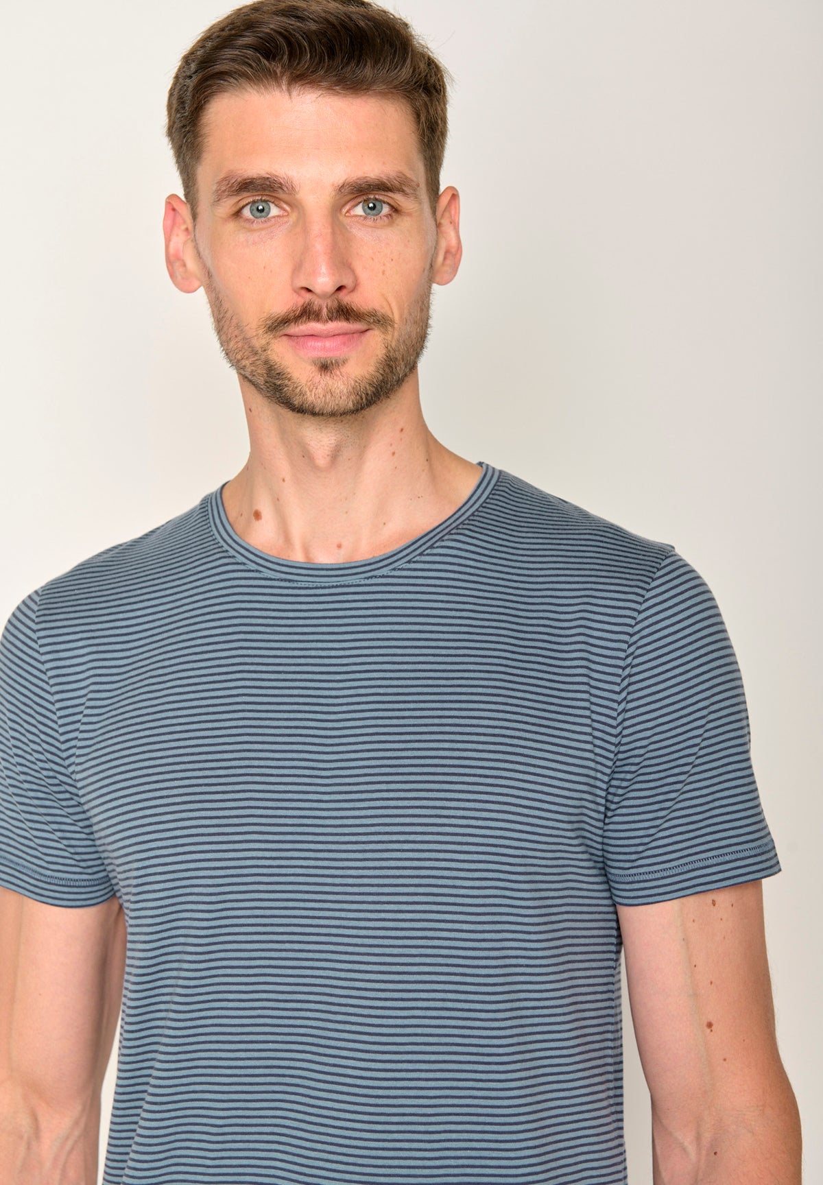 Blau:  Lässiges T-Shirt aus Bio-Baumwolle für Herren [17589]
