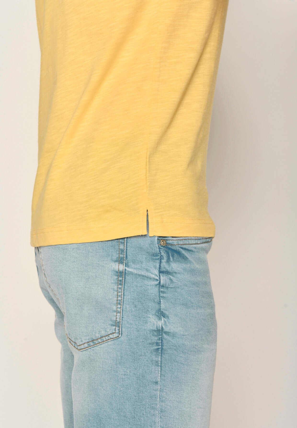 Gelb:  Lässiges T-Shirt aus Bio-Baumwoll Mix für Herren [17605]