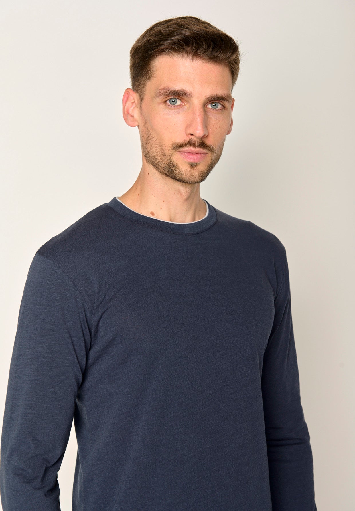 Blau:  Elegantes Longsleeve aus Bio-Baumwolle für Herren [17613]