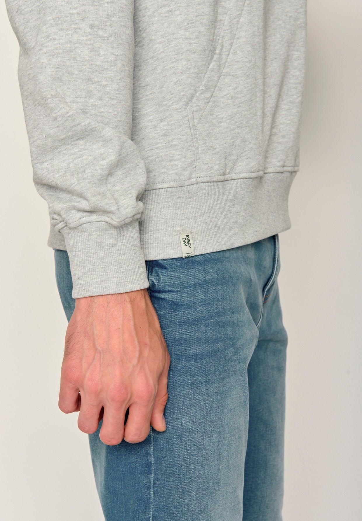 Heather Grey: Gemütlicher Hoodie aus Bio-Baumwolle für Herren [17651]