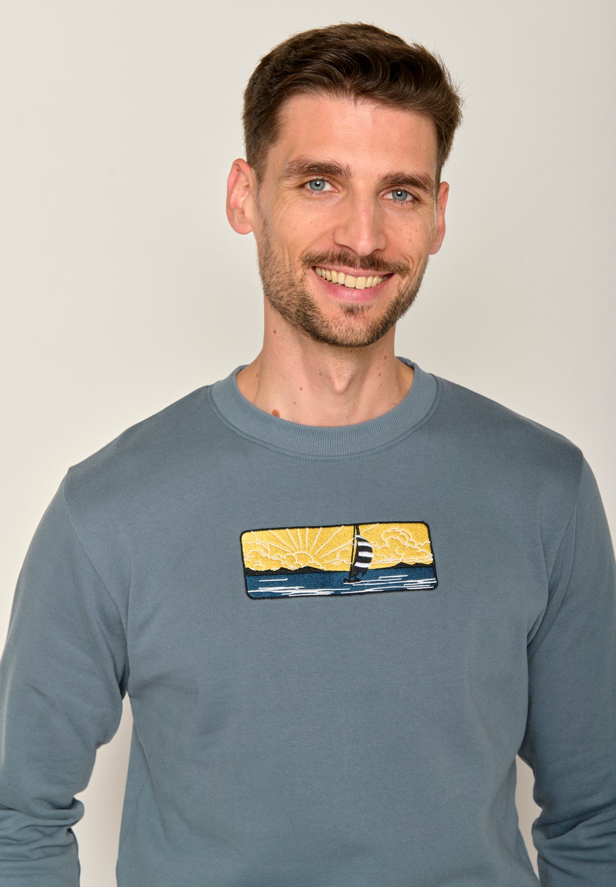 Vintage Blue: Gemütliches Sweatshirt aus Bio-Baumwolle für Herren [17655]