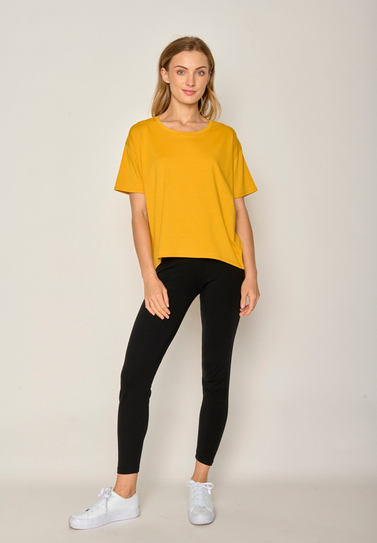 Golden Yellow: Lässiges T-Shirt aus Bio-Baumwoll-Mix für Damen [17722]