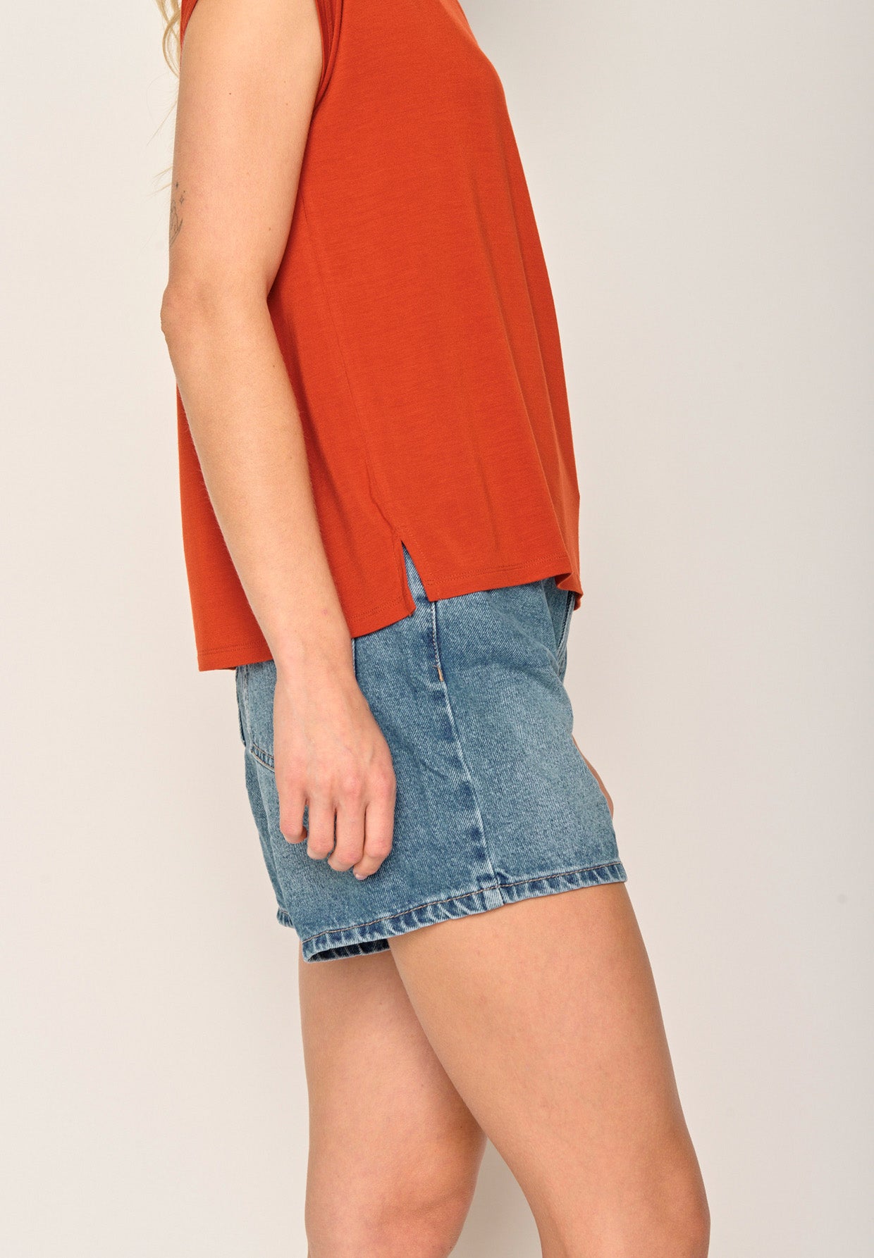 Clay Red: Lässiges Shirt aus LENZING™ TENCEL™ Mix für Damen [17735]