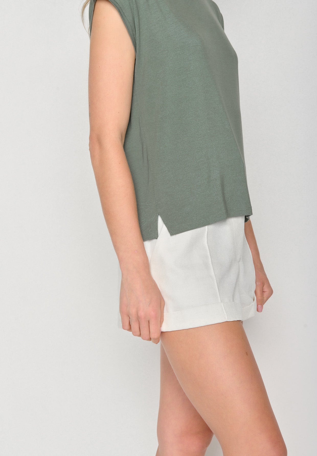 Dirty Olive: Lässiges Shirt aus LENZING™ TENCEL™ Mix für Damen [17742]