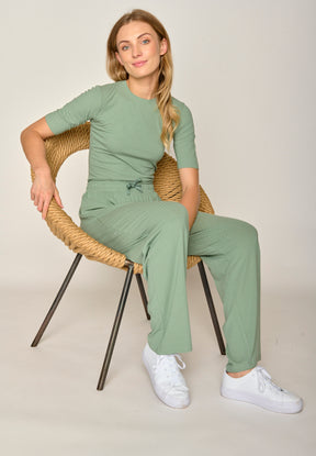 Pale Green: Lässige Hose aus LENZING™ ECOVERO™ für Damen [17860]