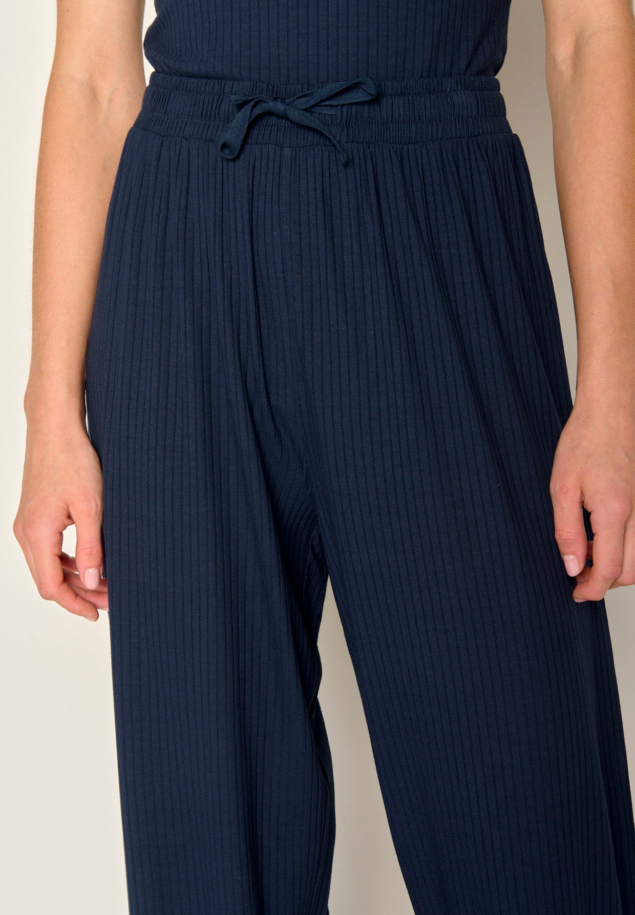 Navy Wash: Lässige Hose aus LENZING™ ECOVERO™ für Damen [17864]