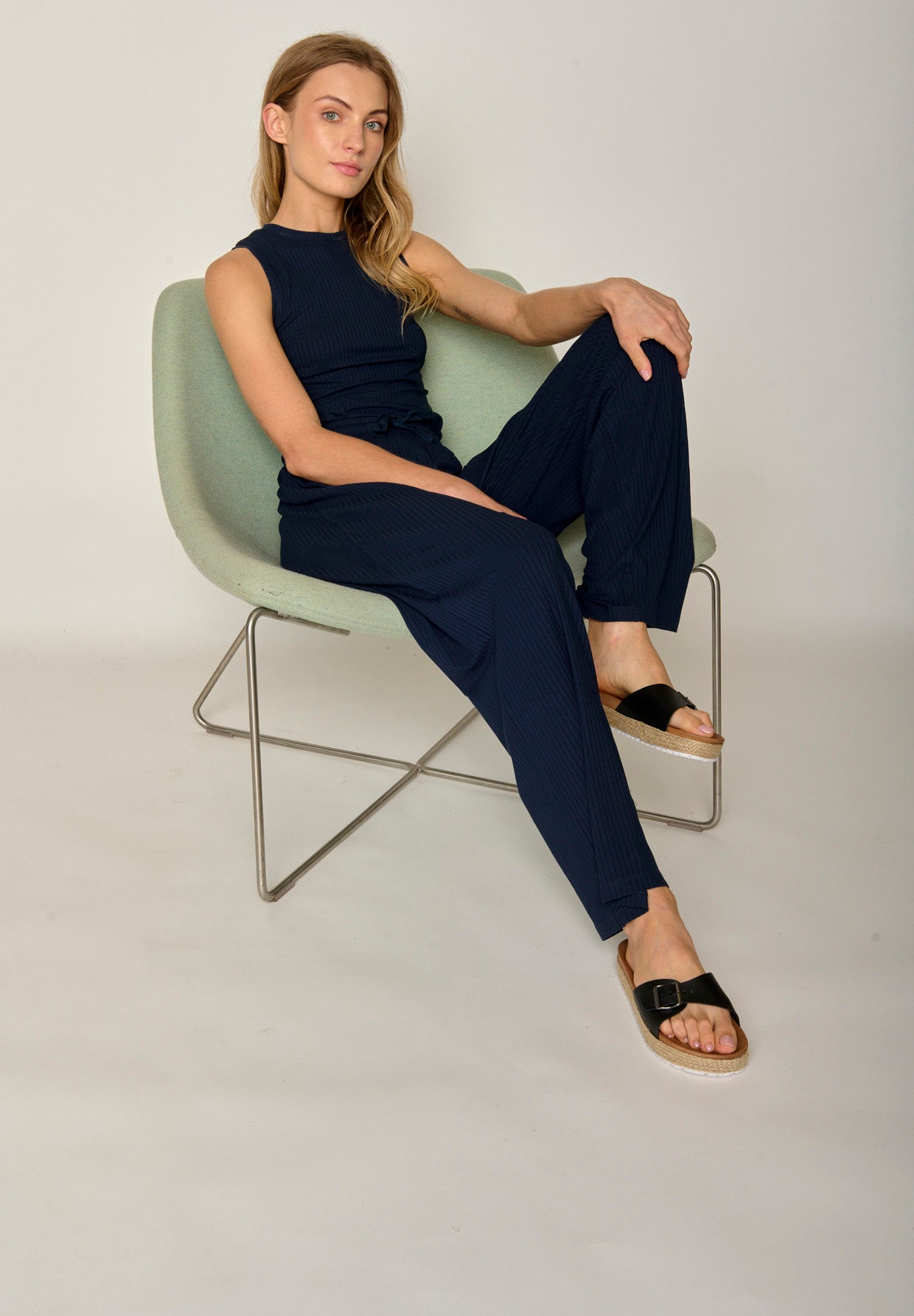 Navy Wash: Lässige Hose aus LENZING™ ECOVERO™ für Damen [17866]