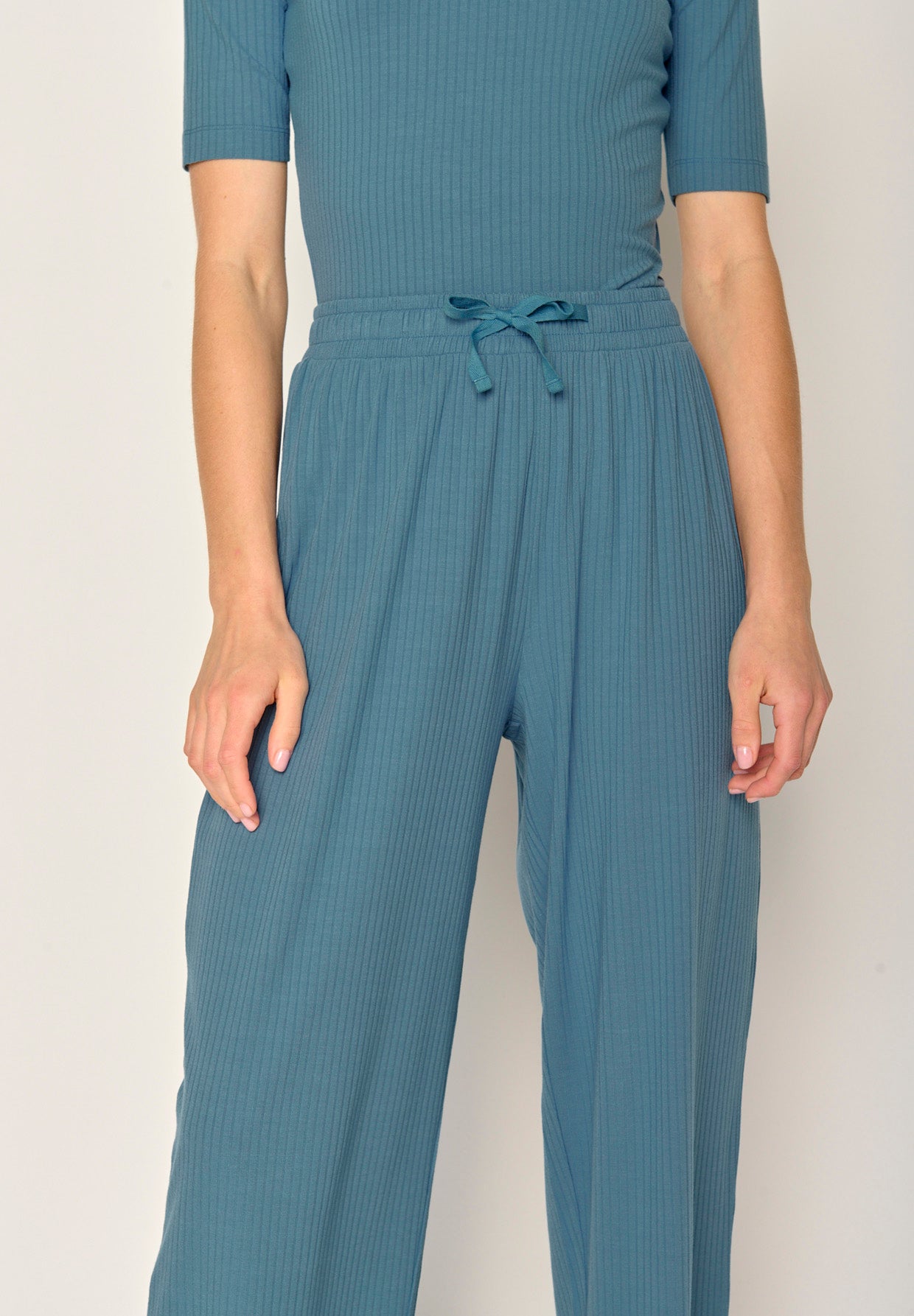 Sloppy Blue: Lässige Hose aus LENZING™ ECOVERO™ für Damen [17870]
