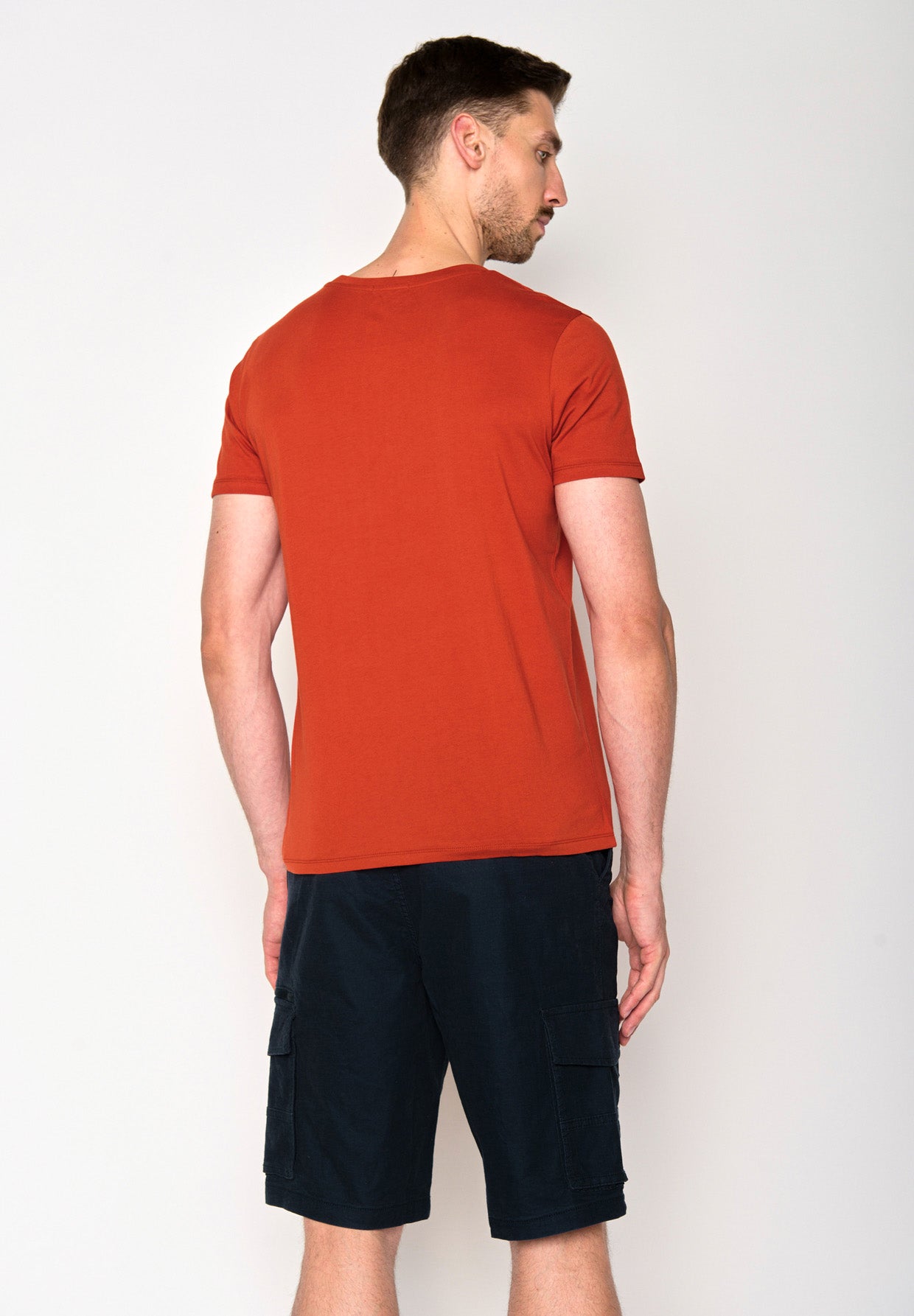 Clay Red: Sportliches T-Shirt aus Bio-Baumwolle für Herren [18068]
