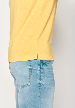 Pastel Yellow: Lässiges T-Shirt aus Bio-Baumwoll Mix für Herren [18085]